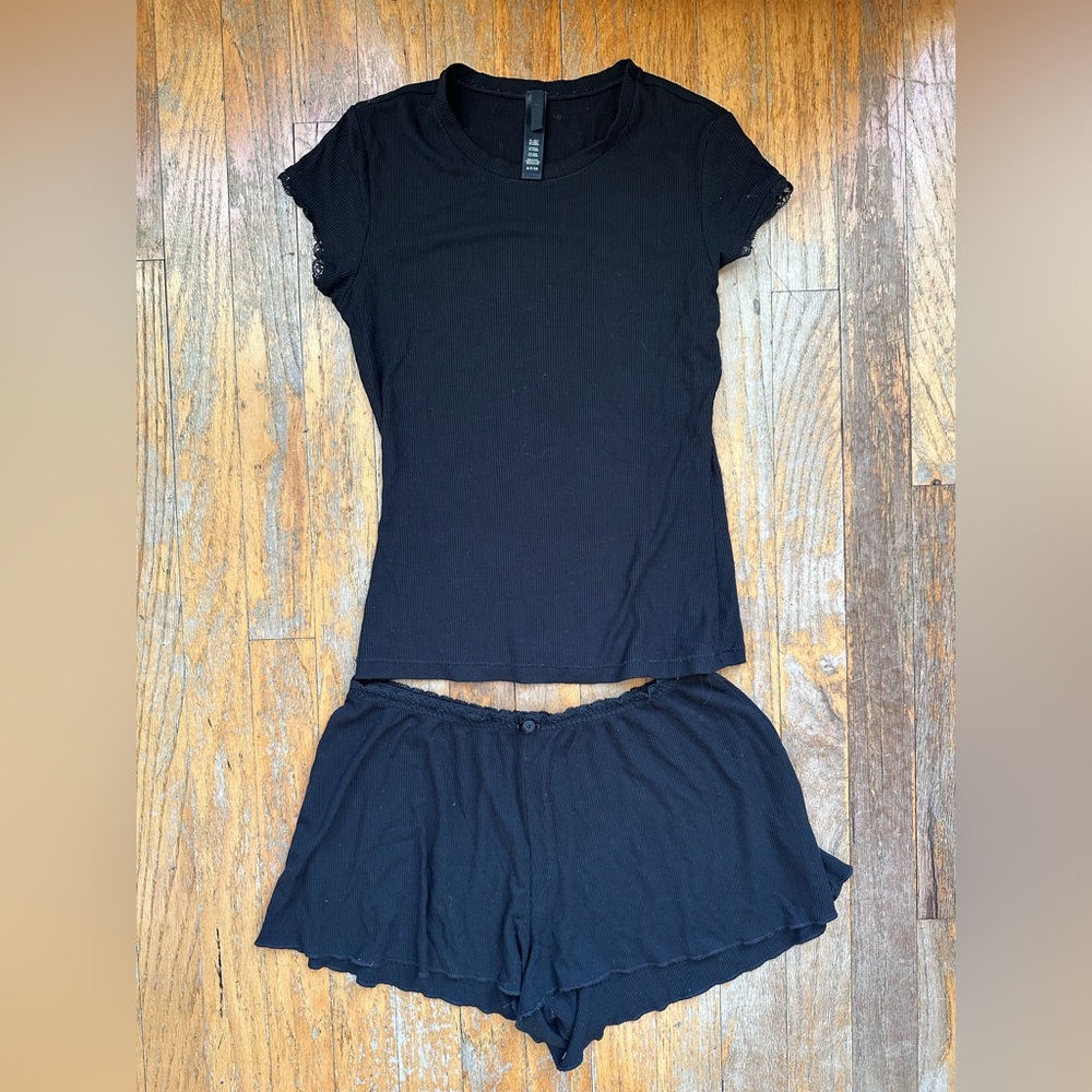 SKIMS Black Women's Pajama Set